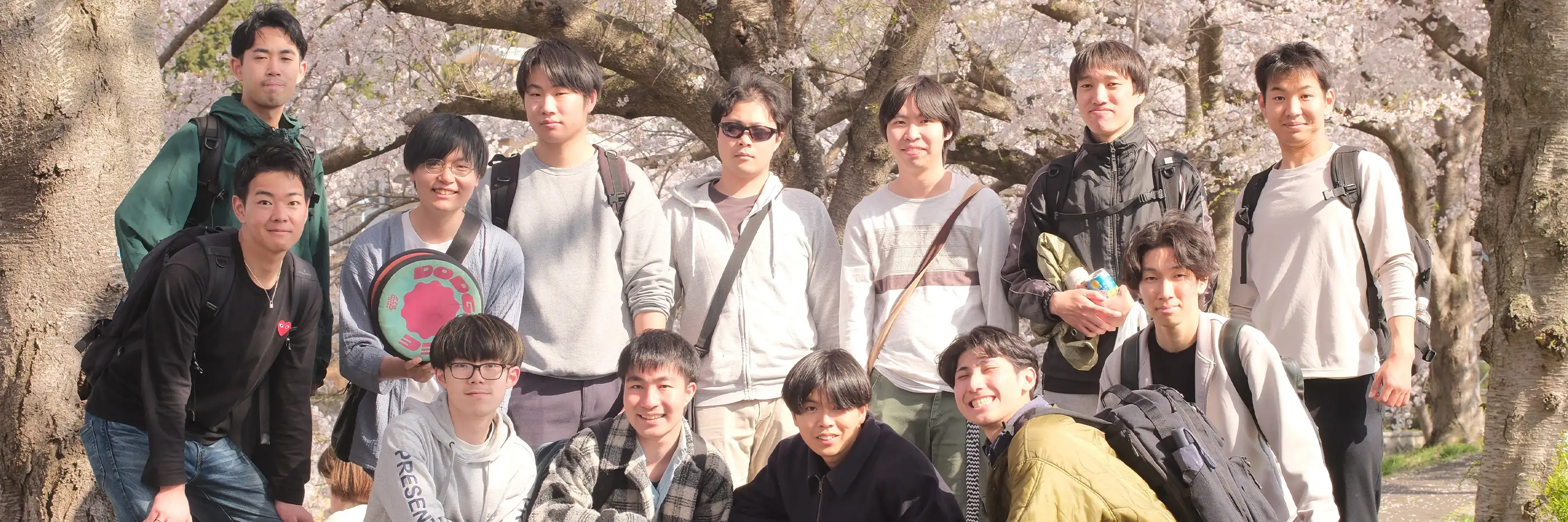 2025 年度の花見での集合写真